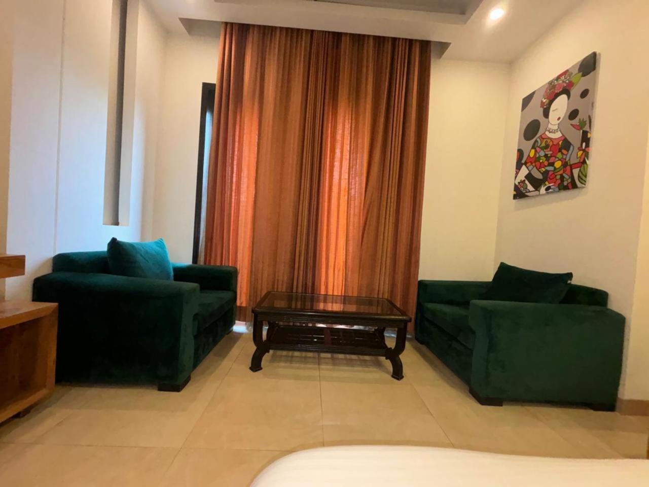 Hotel Golf View Sakura-Golf Course Road Gurgaon Buitenkant foto